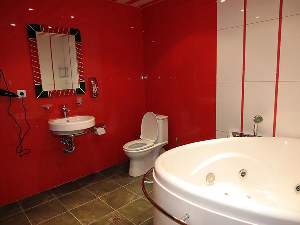 White House Hotel Erivan Zimmer foto